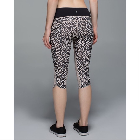 Lululemon TopSpeed crop Dottie Dash green black a spot Capri leggings - Picture 6 of 13